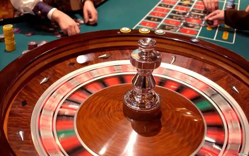 srikandi slot mobile app interface showing slot games and live casino lobby